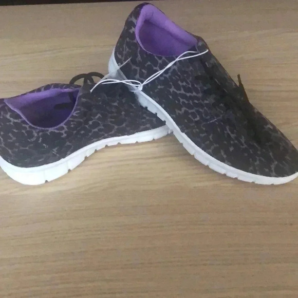 🆕Classic Cool Leopard Print Tennis Shoes 6🆕 - Picture 2 of 7